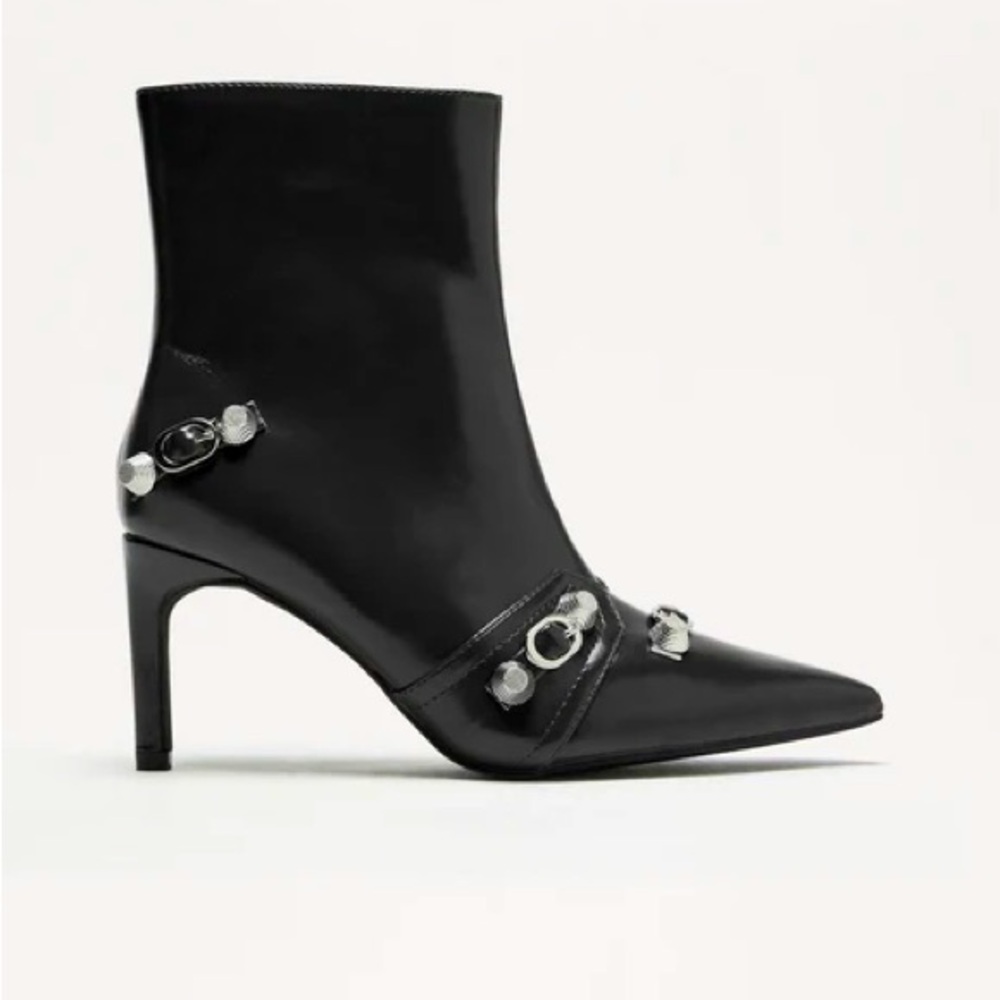 Jude Hardware Booties NEW 🏷️